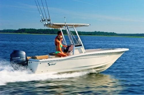 195SF running with girl sitting at helm