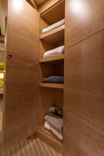 530LXF cabinet shelves
